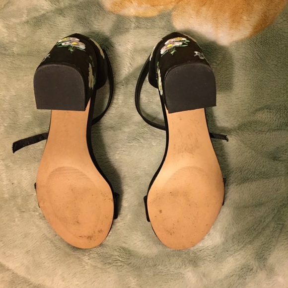 Steve Madden flower embroidered heels - Picture 6 of 6